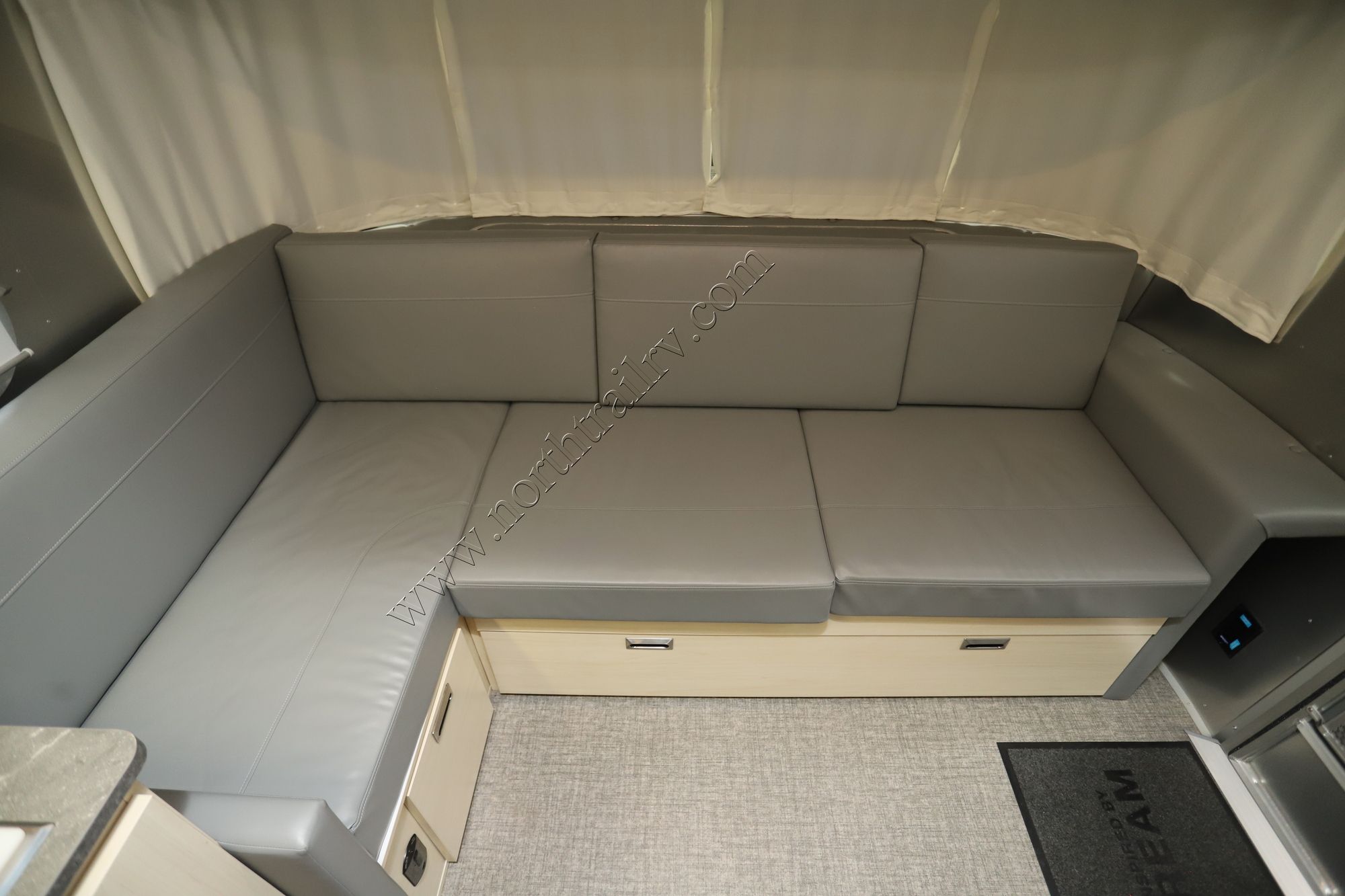 Used 2024 Airstream Flying Cloud 28RBQ Travel Trailer  For Sale