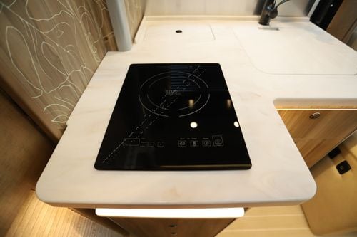 2025 Airstream Atlas Tommy Bahama E1