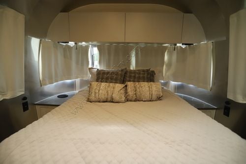 2024 Airstream Flying Cloud 28RBQ