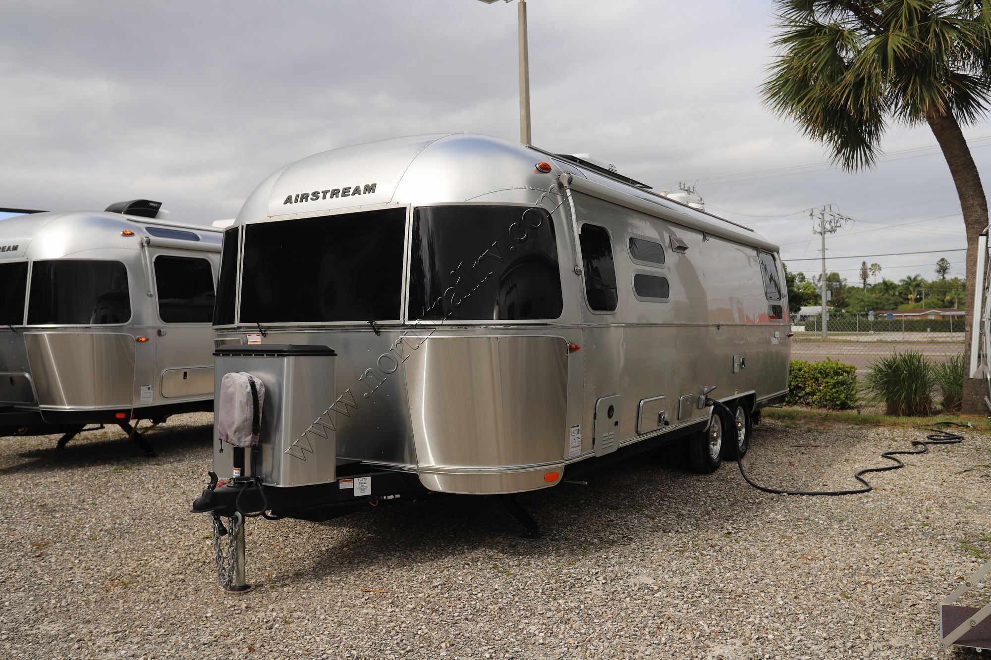 Used 2024 Airstream Flying Cloud 28RBQ Travel Trailer  For Sale