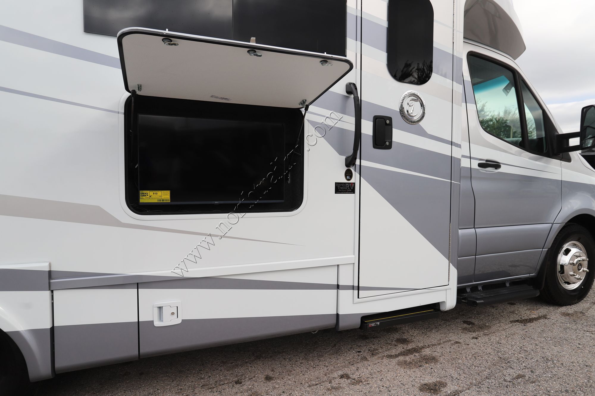 New 2026 Tiffin Motor Homes Wayfarer 25XLW Class C  For Sale
