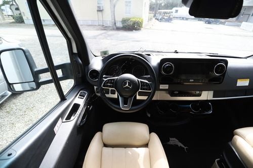 2021 Airstream Atlas Tommy Bahama