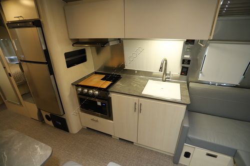 2024 Airstream Flying Cloud 28RBQ