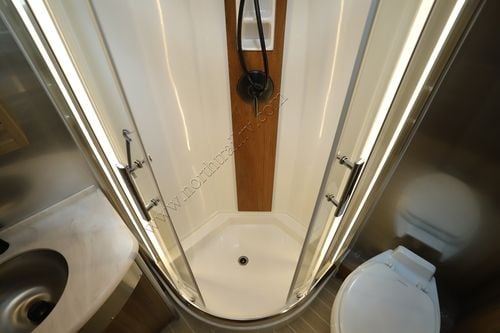 2025 Airstream Atlas Tommy Bahama E1