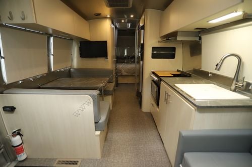 2024 Airstream Flying Cloud 28RBQ