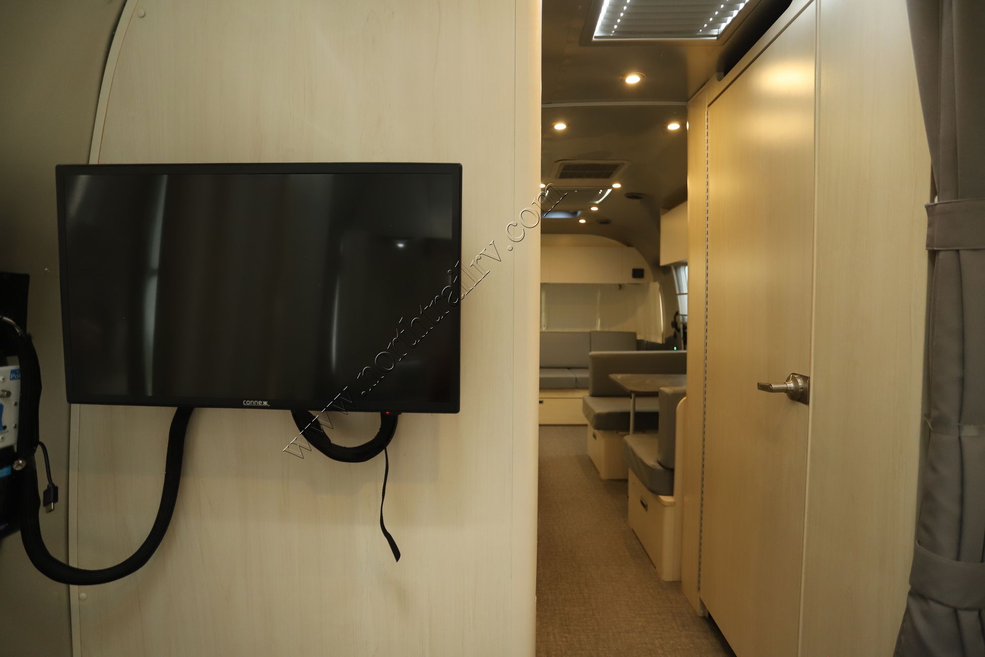 Used 2024 Airstream Flying Cloud 28RBQ Travel Trailer  For Sale