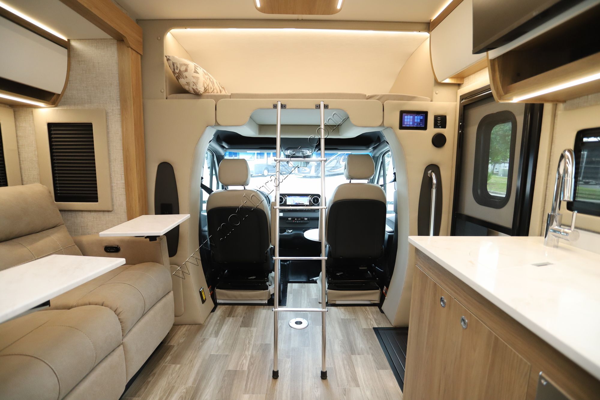 New 2026 Tiffin Motor Homes Wayfarer 25XLW Class C  For Sale