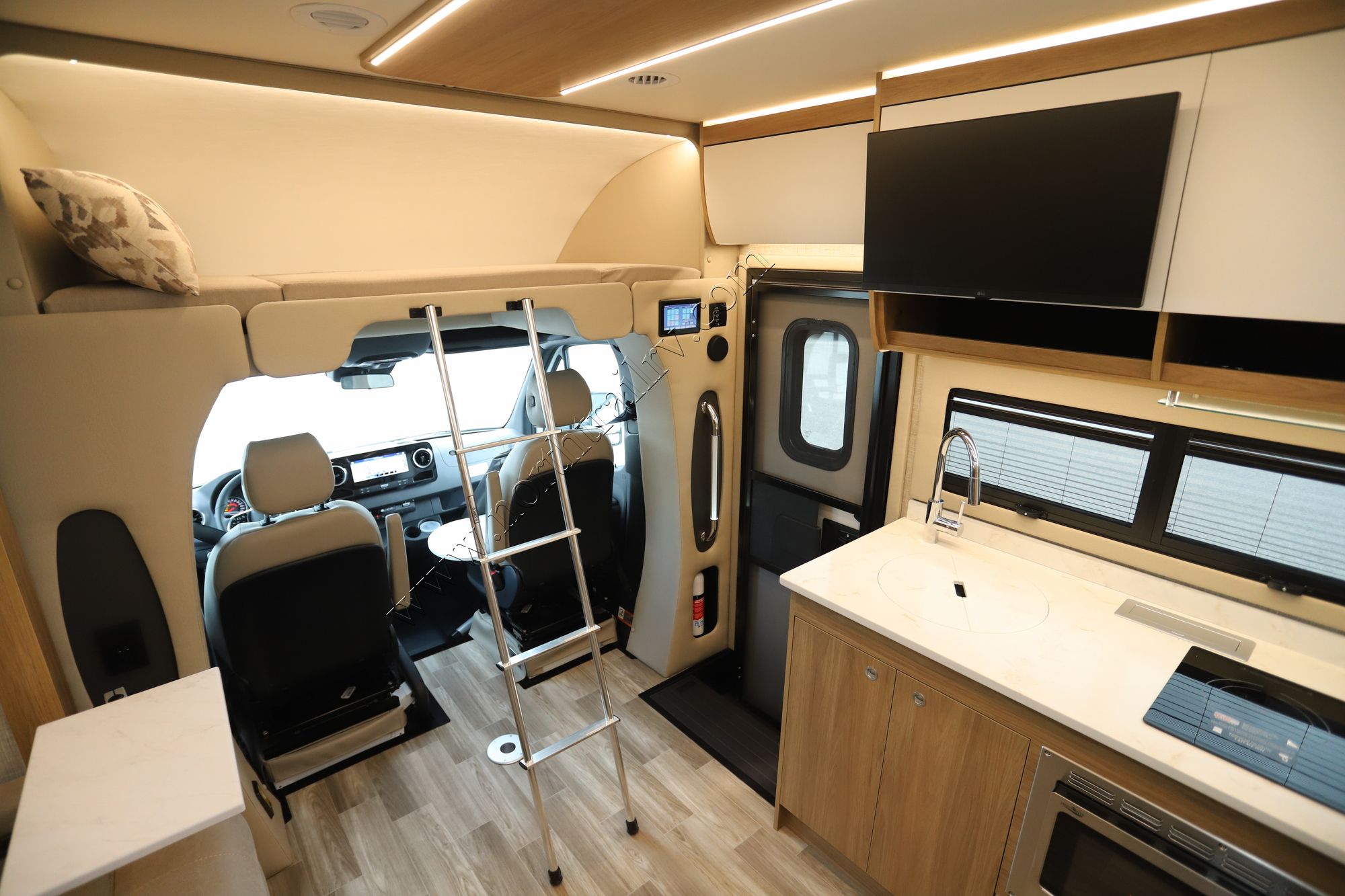 New 2026 Tiffin Motor Homes Wayfarer 25XLW Class C  For Sale