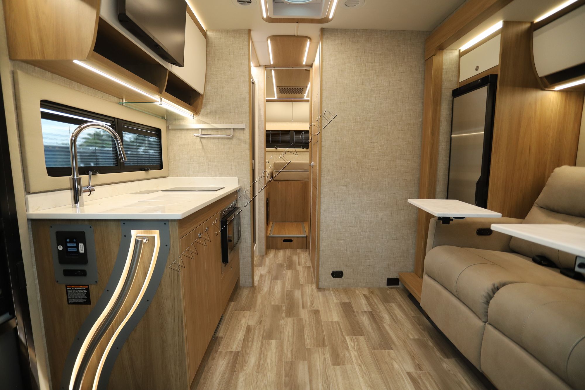New 2026 Tiffin Motor Homes Wayfarer 25XLW Class C  For Sale
