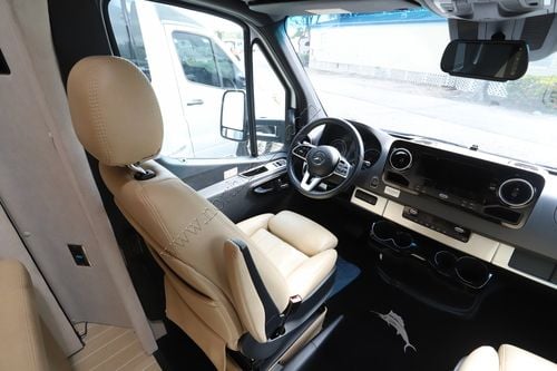 2021 Airstream Atlas Tommy Bahama