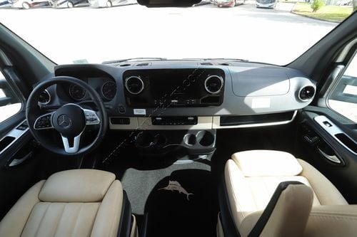 2025 Airstream Atlas Tommy Bahama E1