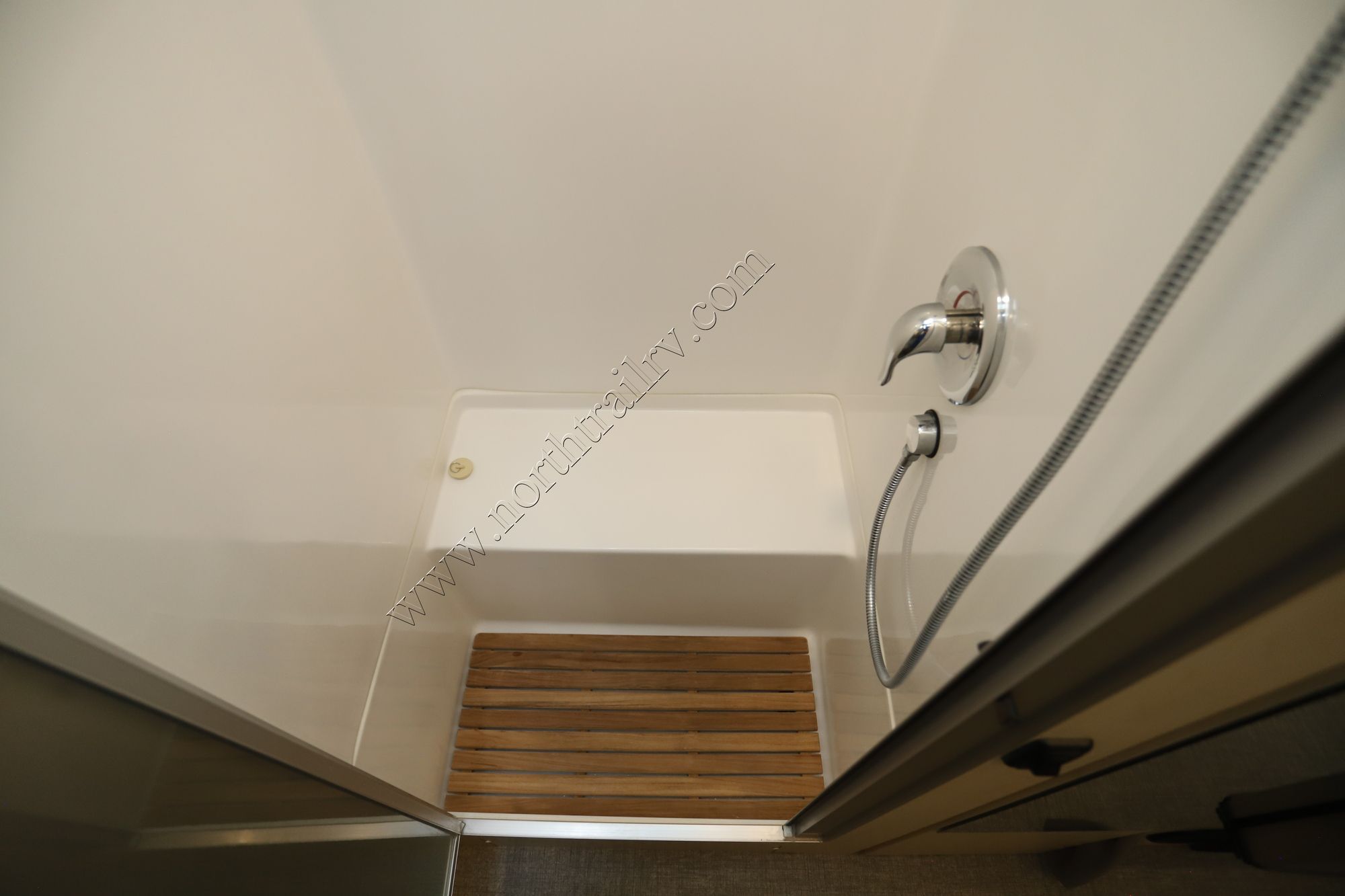 Used 2024 Airstream Flying Cloud 28RBQ Travel Trailer  For Sale