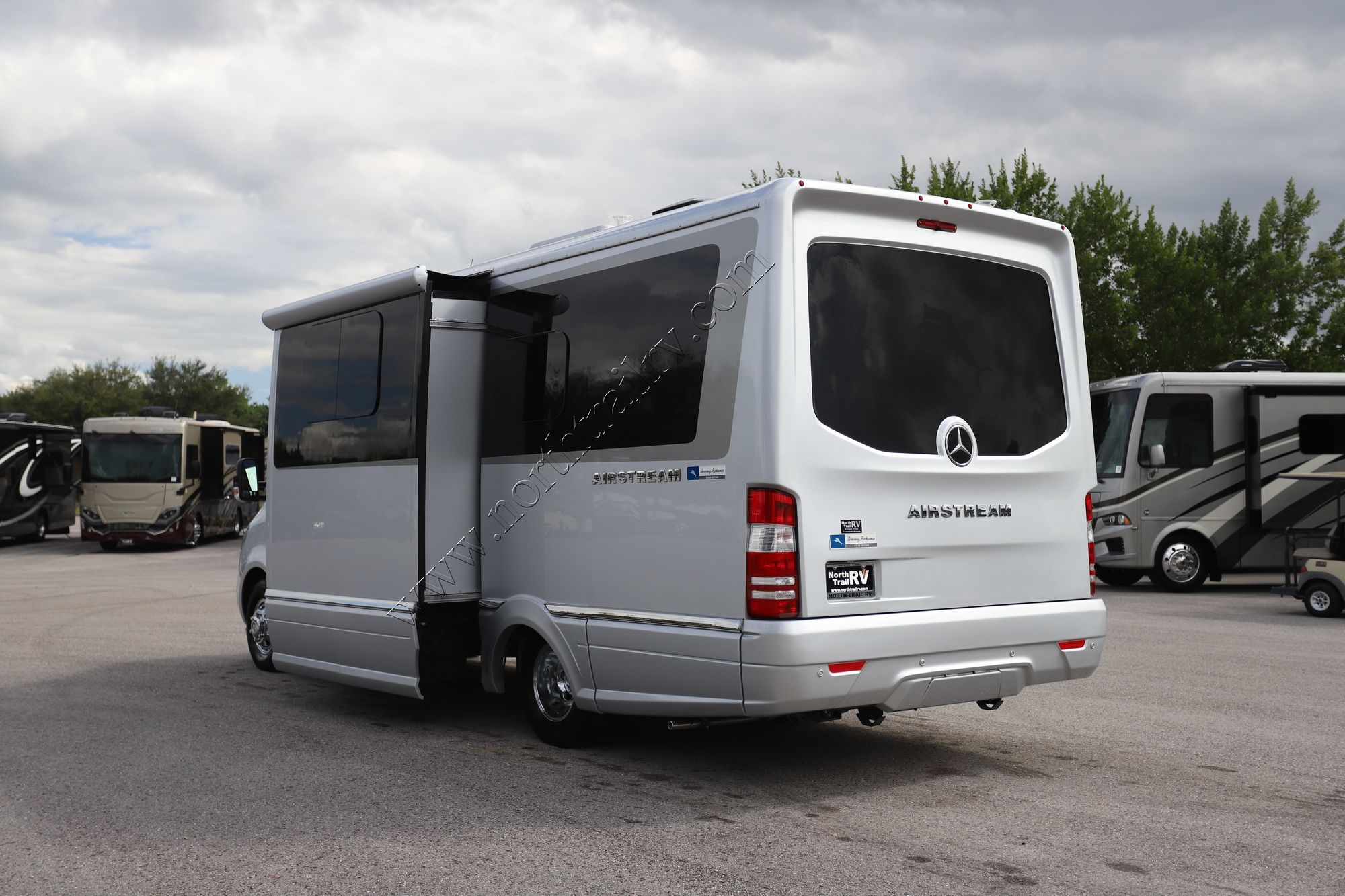 Used 2025 Airstream Atlas Tommy Bahama E1 Class C  For Sale