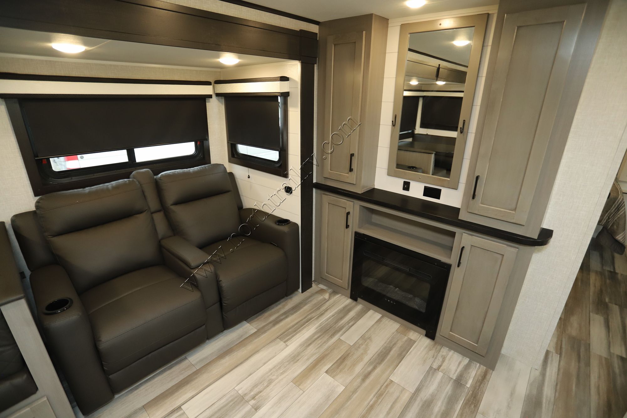 Used 2024 Jayco Jay Feather 29QBH Travel Trailer  For Sale