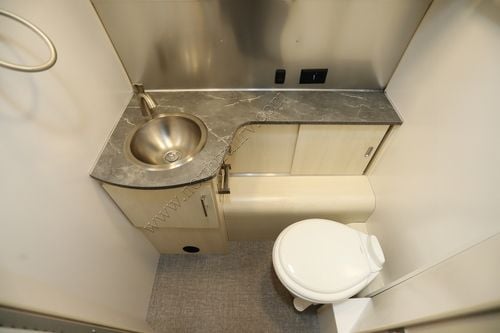 2024 Airstream Flying Cloud 28RBQ