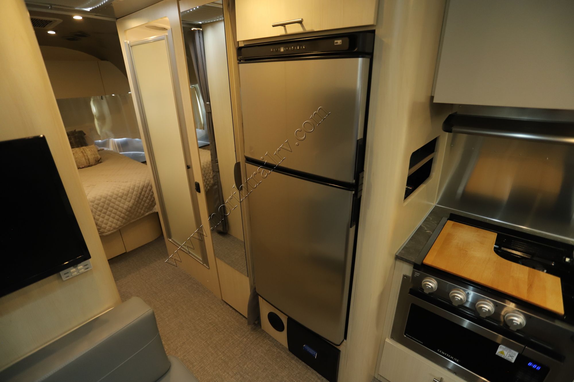 Used 2024 Airstream Flying Cloud 28RBQ Travel Trailer  For Sale