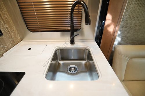 2025 Airstream Atlas Tommy Bahama E1