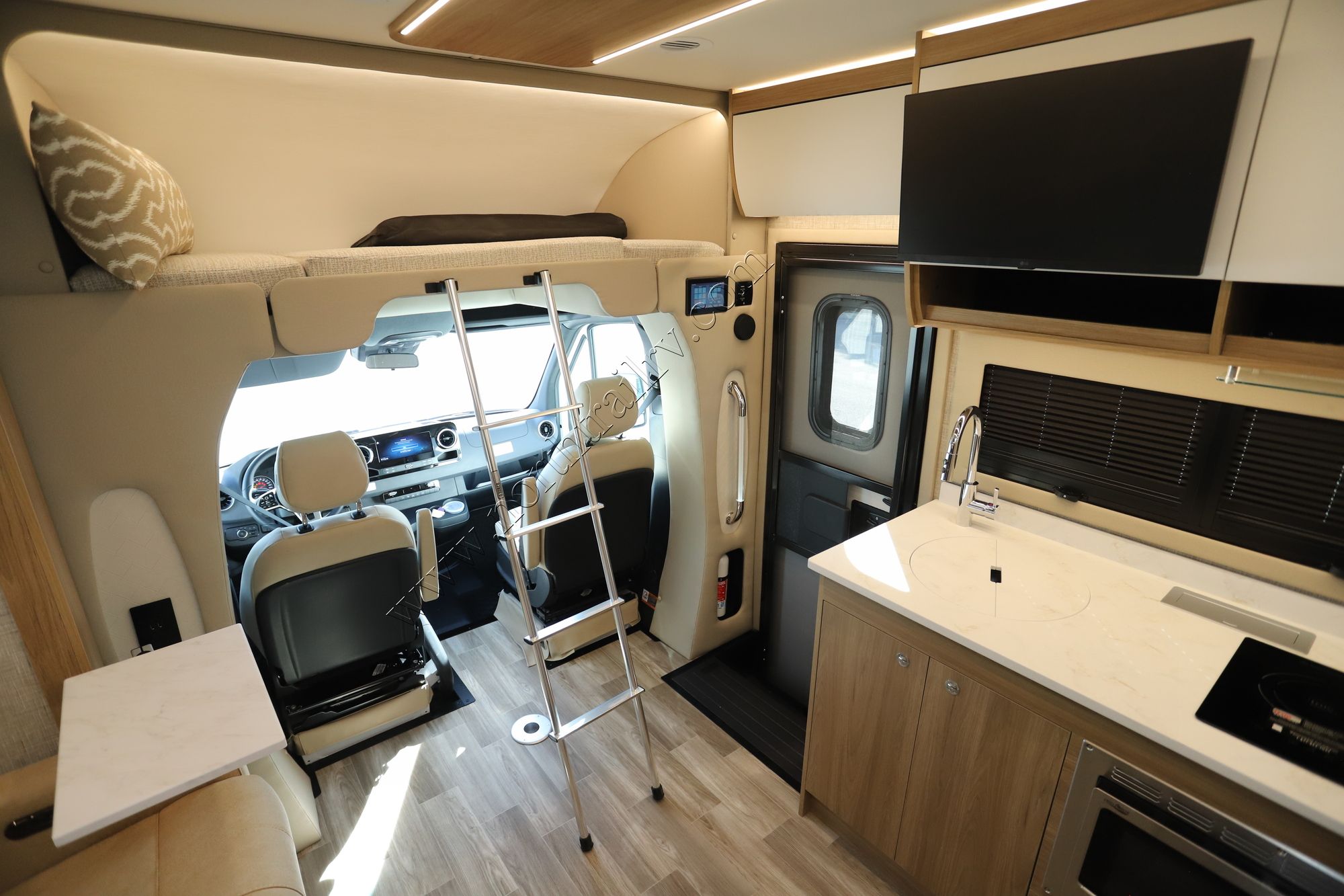 New 2026 Tiffin Motor Homes Wayfarer 25XLW Class C  For Sale