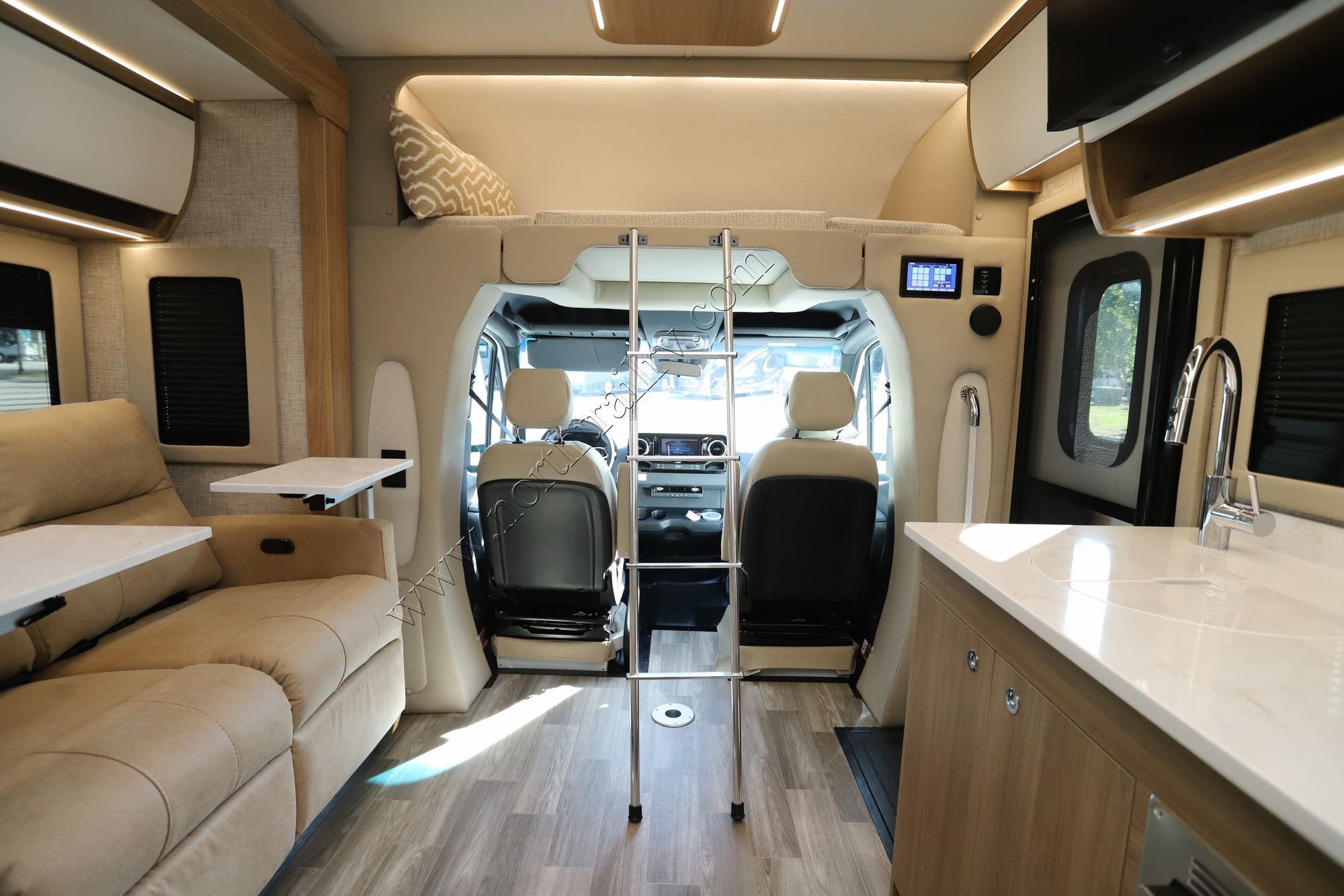 New 2026 Tiffin Motor Homes Wayfarer 25XLW Class C  For Sale