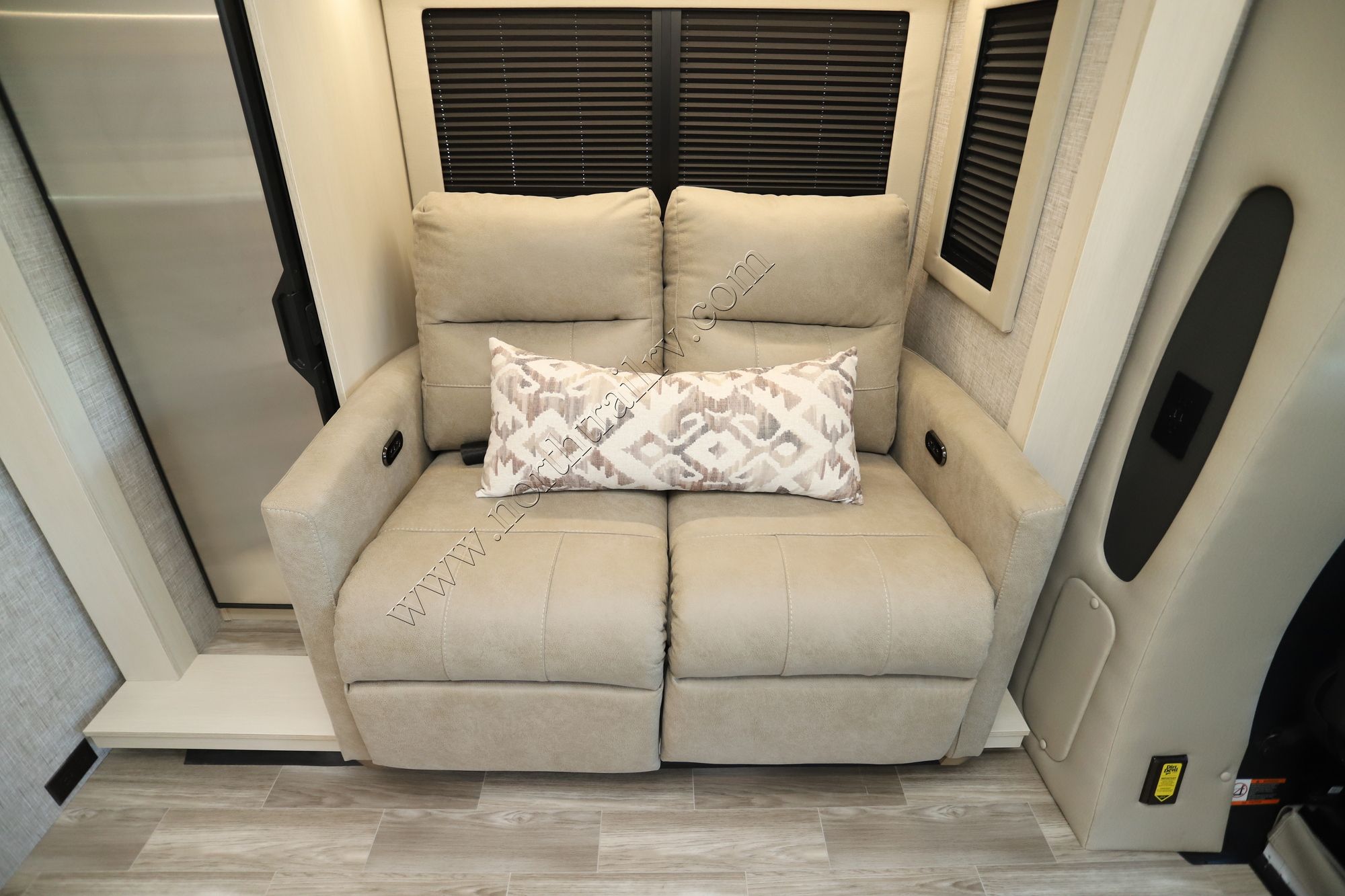 New 2026 Tiffin Motor Homes Wayfarer 25XLW Class C  For Sale