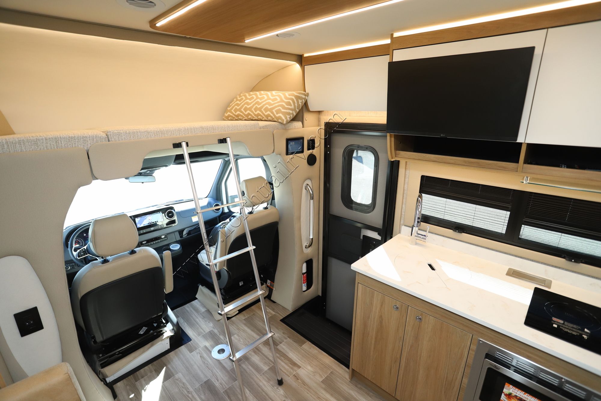 New 2026 Tiffin Motor Homes Wayfarer 25XLW Class C  For Sale