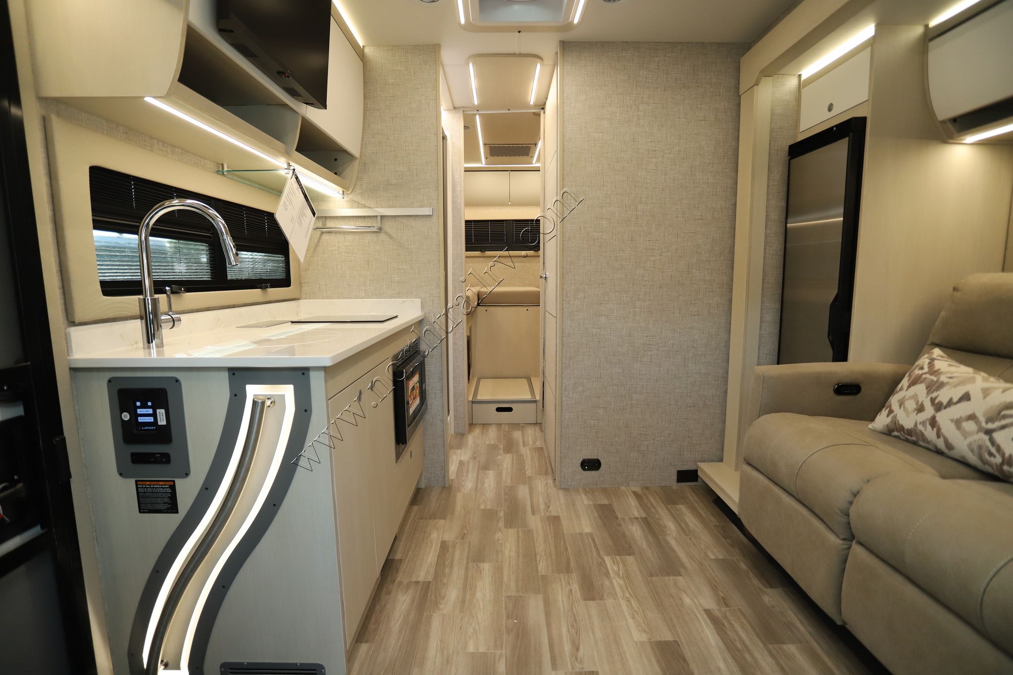 New 2026 Tiffin Motor Homes Wayfarer 25XLW Class C  For Sale