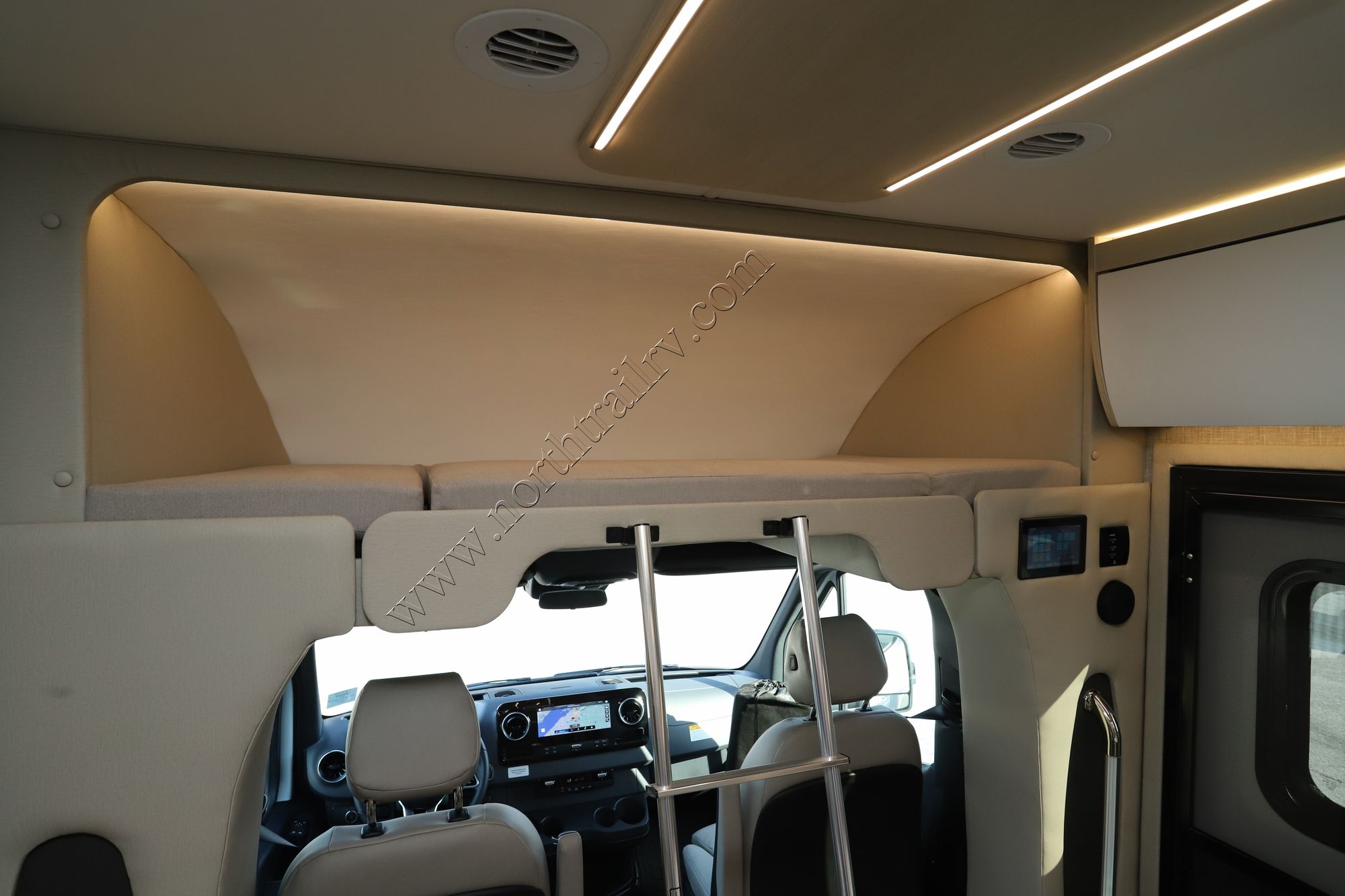 New 2026 Tiffin Motor Homes Wayfarer 25XLW Class C  For Sale