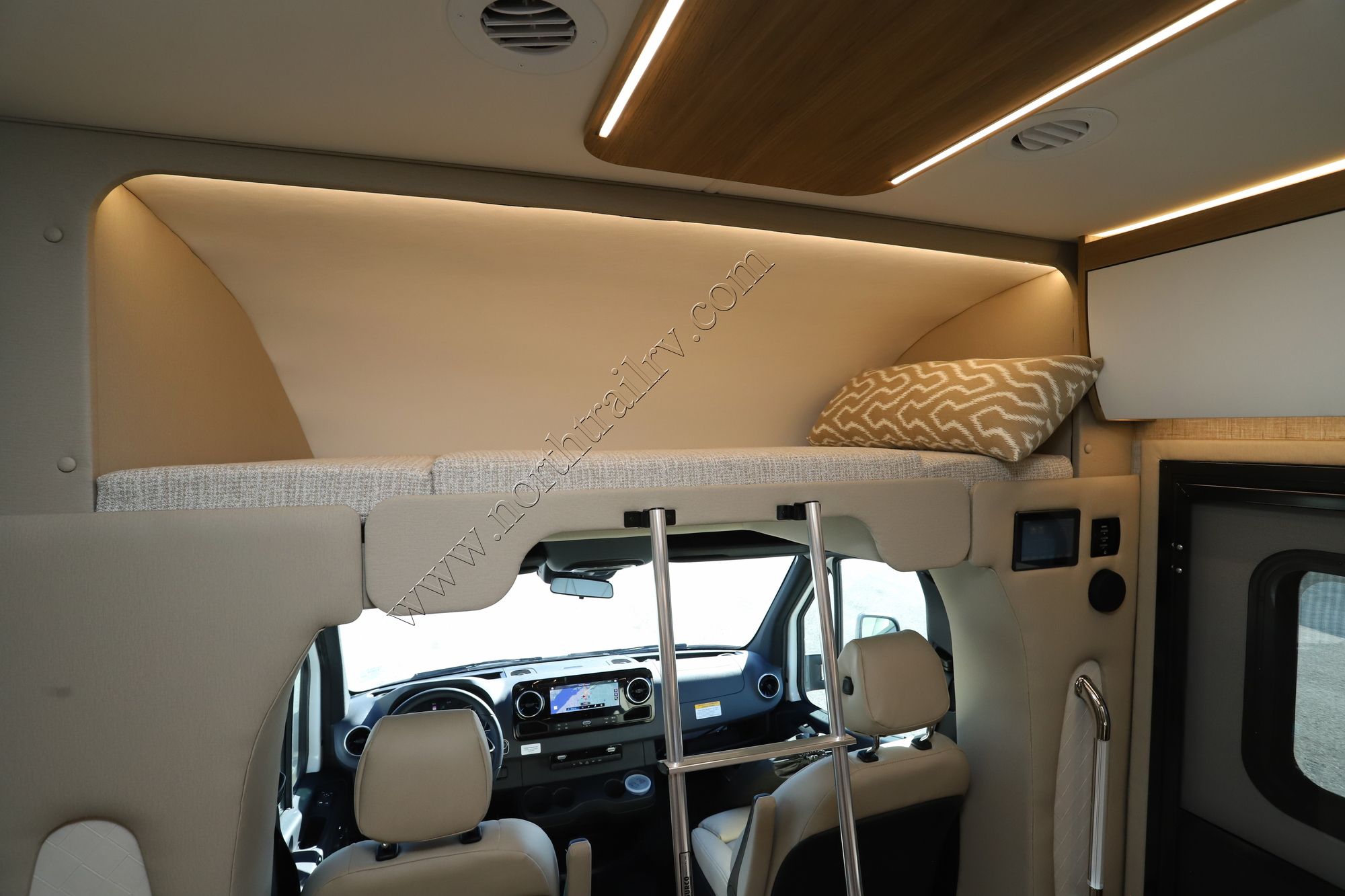 New 2026 Tiffin Motor Homes Wayfarer 25XLW Class C  For Sale