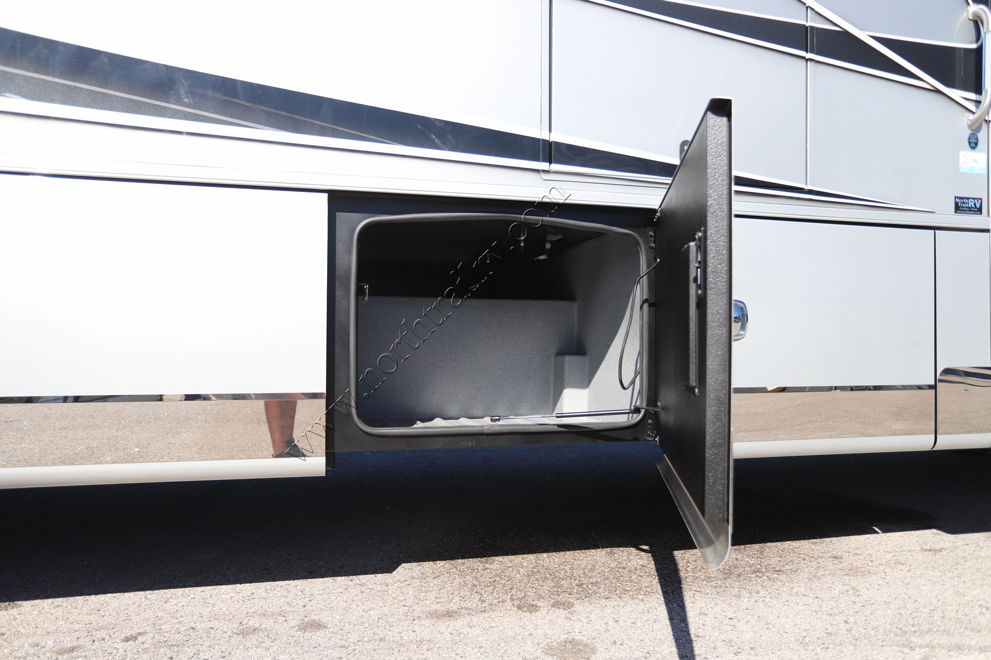 Used 2022 Dynamax Dynaquest Xl 37RB Super C  For Sale