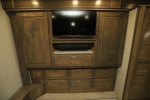 2022 Dynamax Dynaquest Xl 37RB