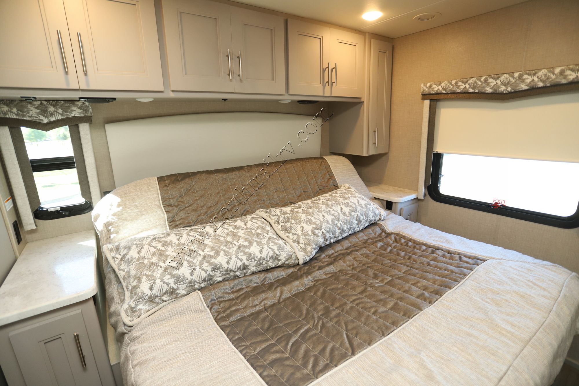 Used 2023 Thor Magnitude SV34 Super C  For Sale