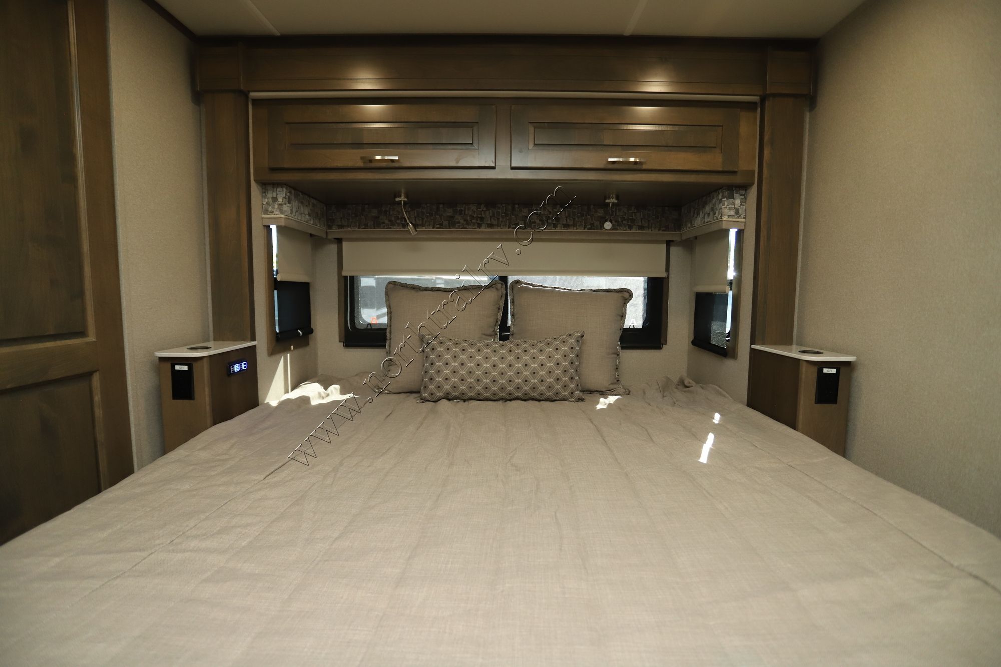 Used 2022 Dynamax Dynaquest Xl 37RB Super C  For Sale