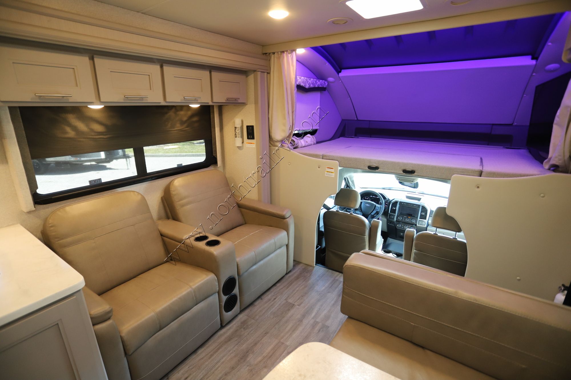 Used 2023 Thor Magnitude SV34 Super C  For Sale