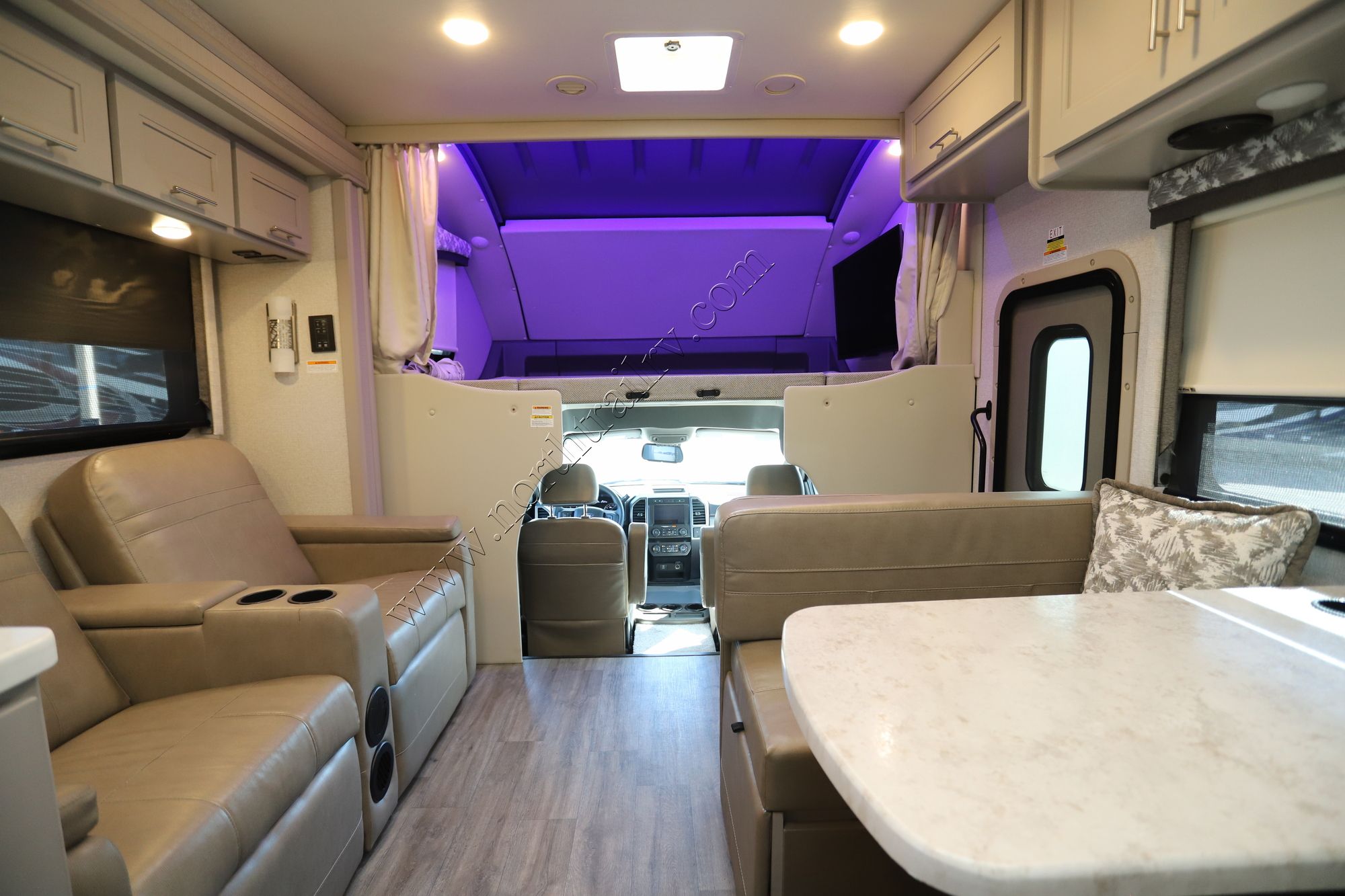 Used 2023 Thor Magnitude SV34 Super C  For Sale