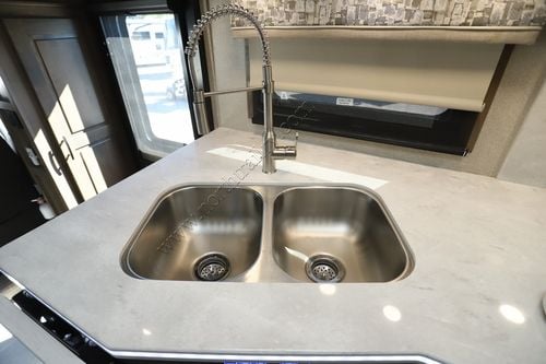 2022 Dynamax Dynaquest Xl 37RB