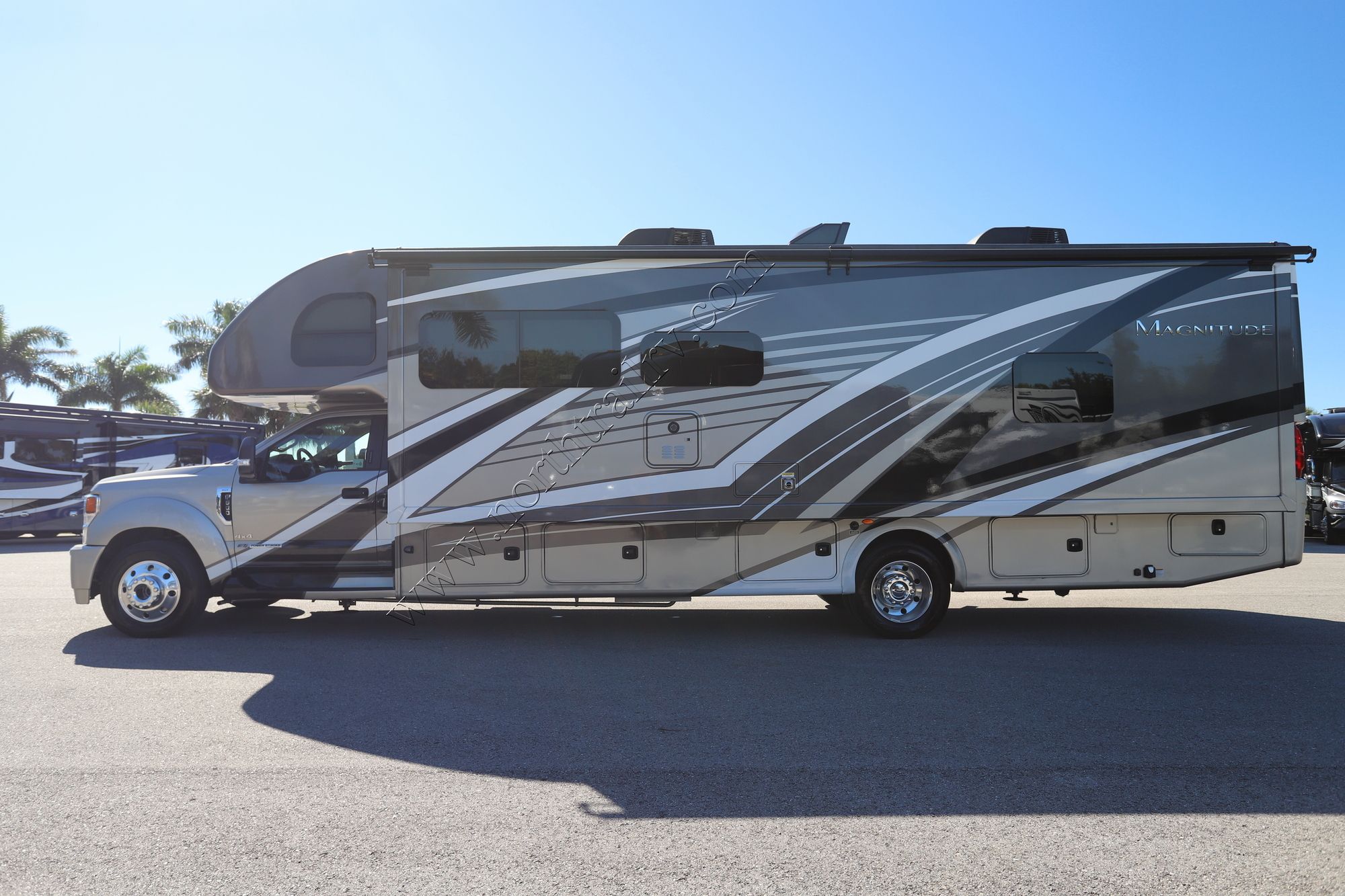 Used 2023 Thor Magnitude SV34 Super C  For Sale