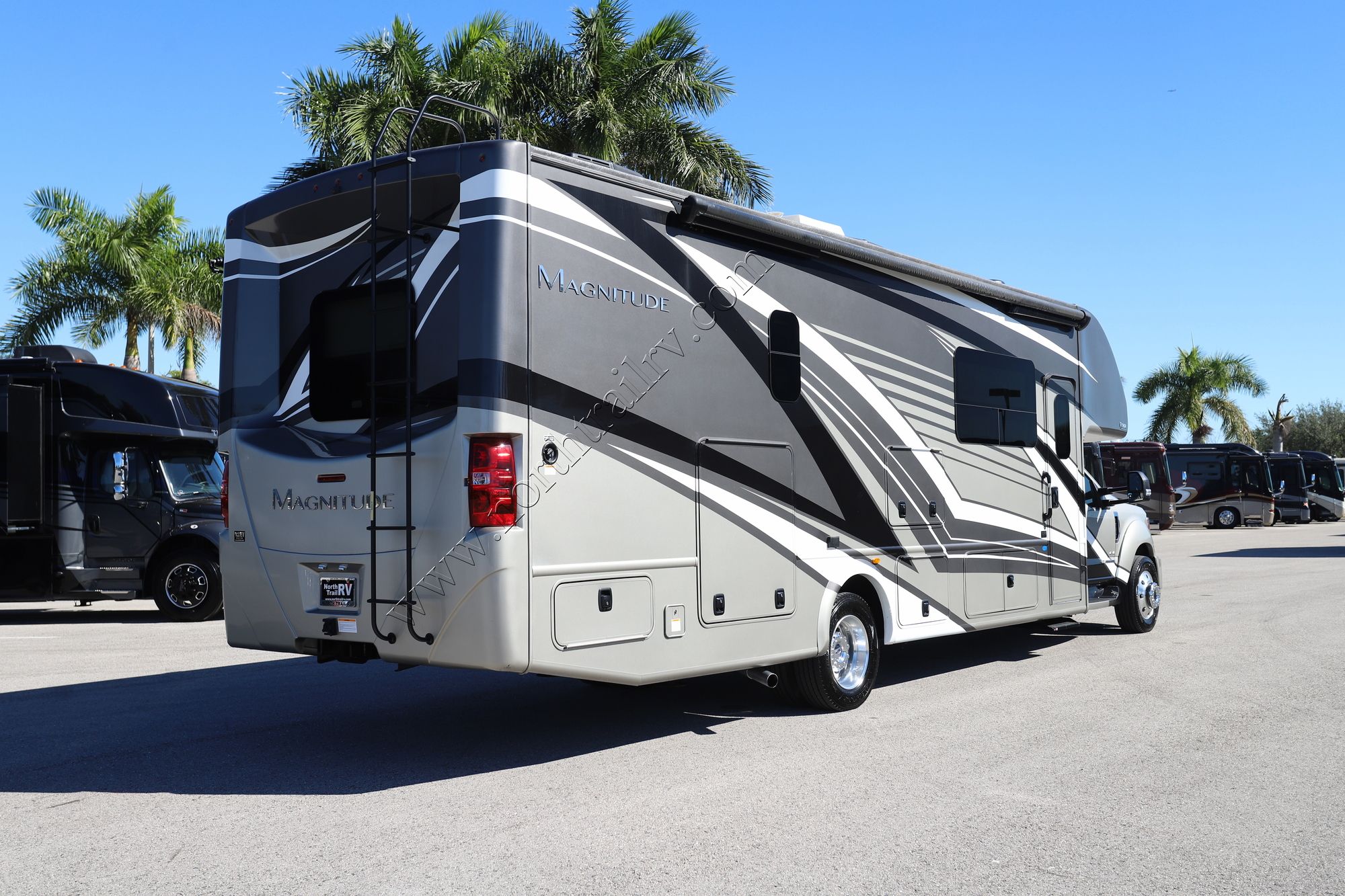 Used 2023 Thor Magnitude SV34 Super C  For Sale