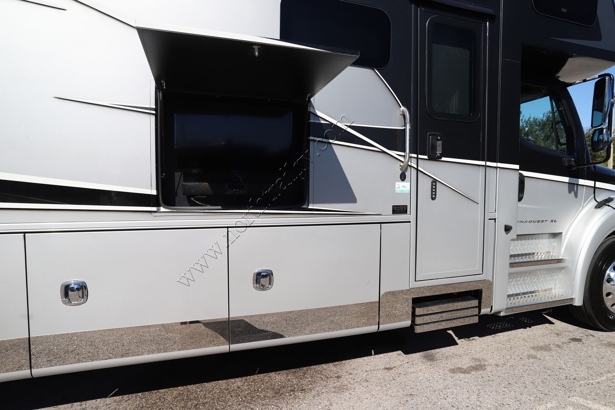 Used 2022 Dynamax Dynaquest Xl 37RB Super C  For Sale