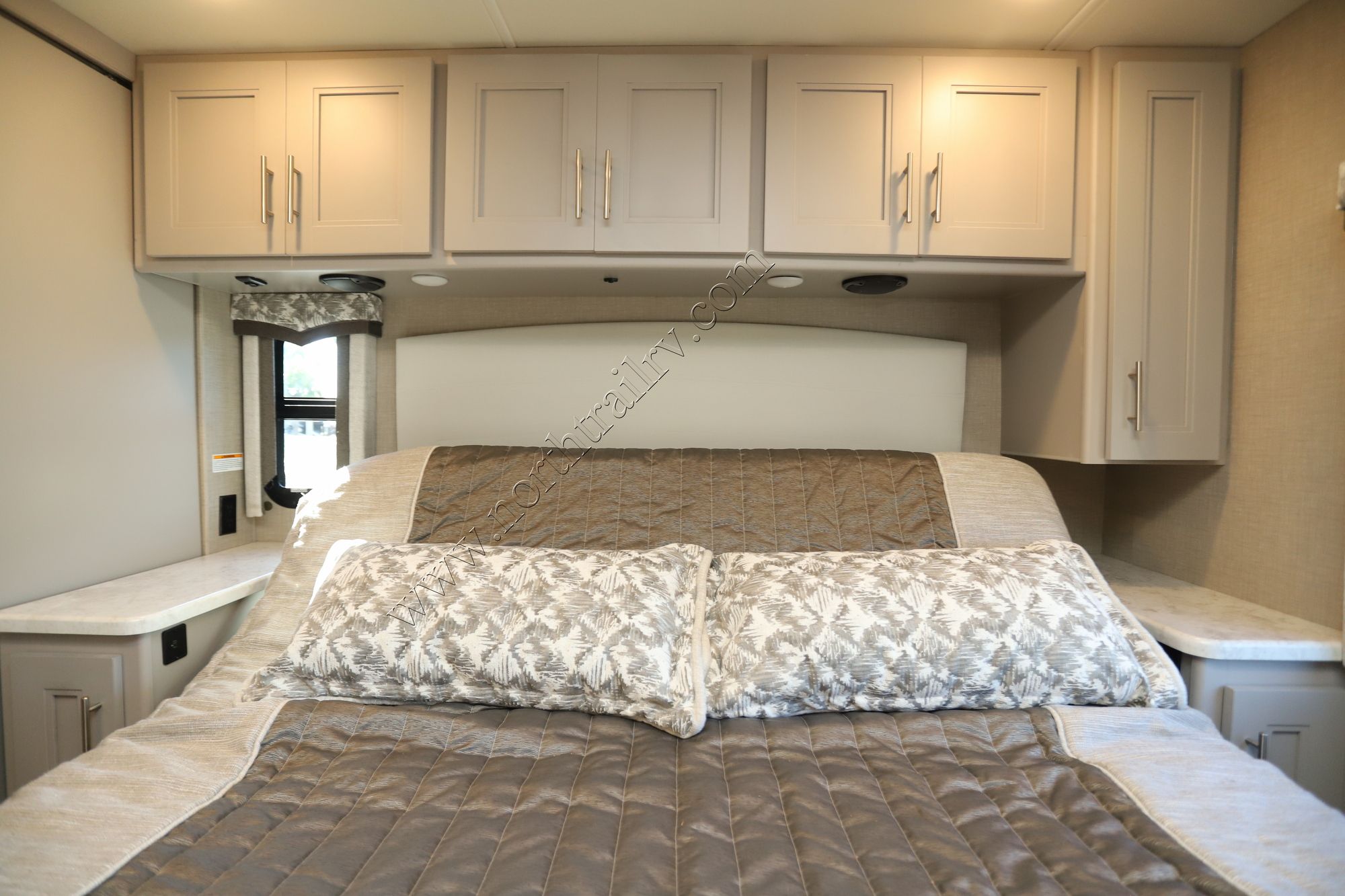 Used 2023 Thor Magnitude SV34 Super C  For Sale