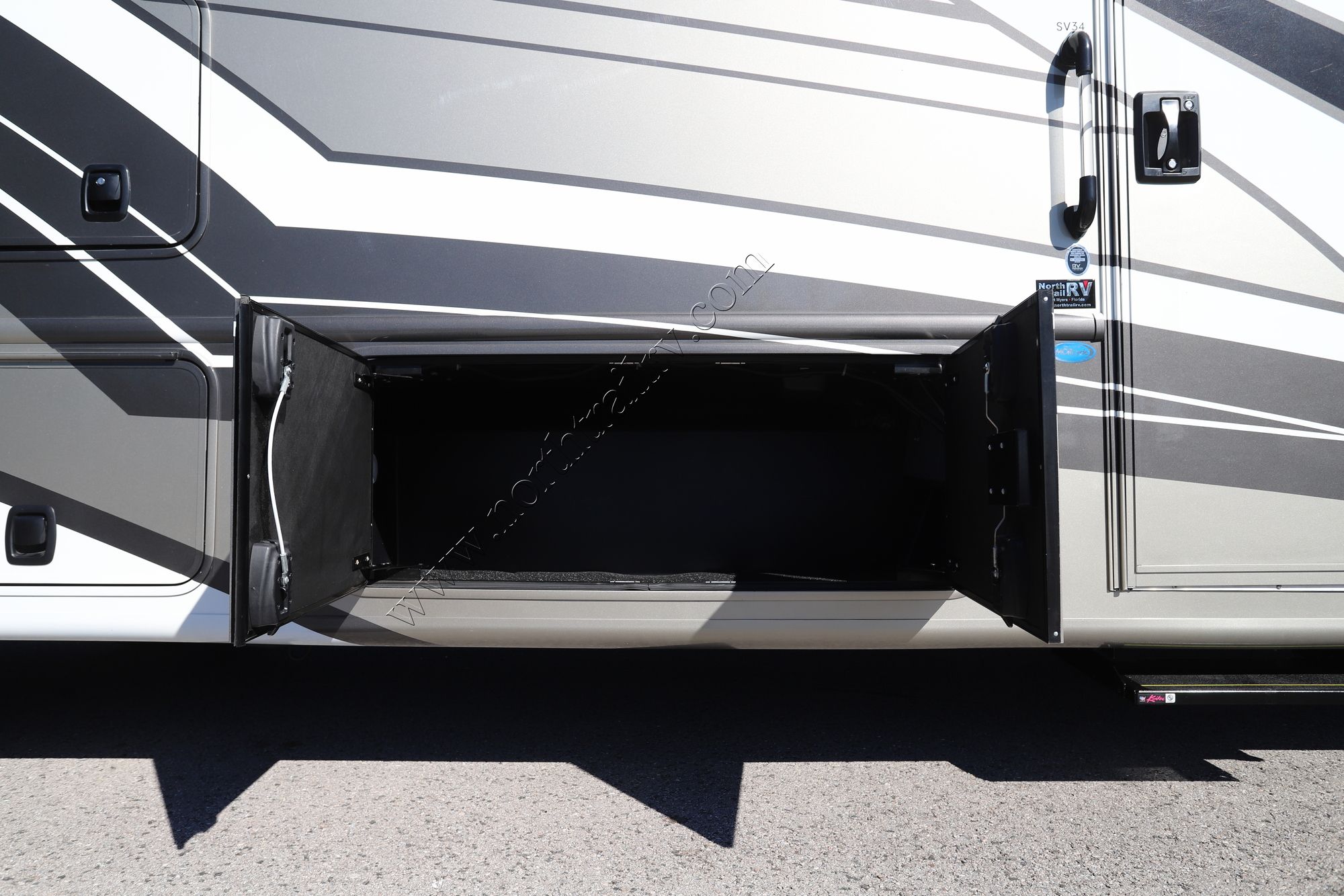 Used 2023 Thor Magnitude SV34 Super C  For Sale