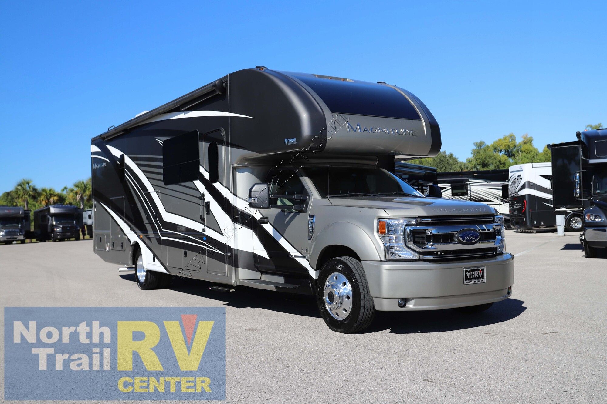 Used 2023 Thor Magnitude SV34 Super C  For Sale