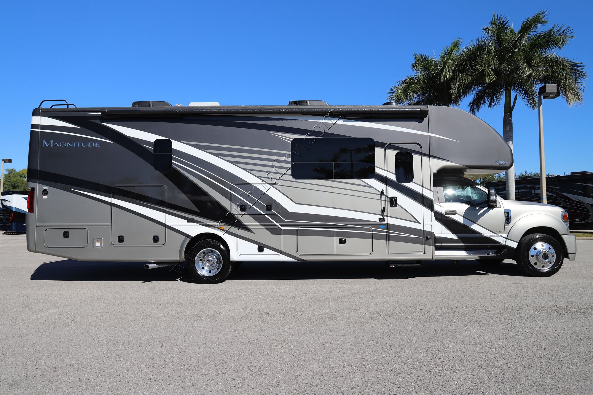 Used 2023 Thor Magnitude SV34 Super C  For Sale