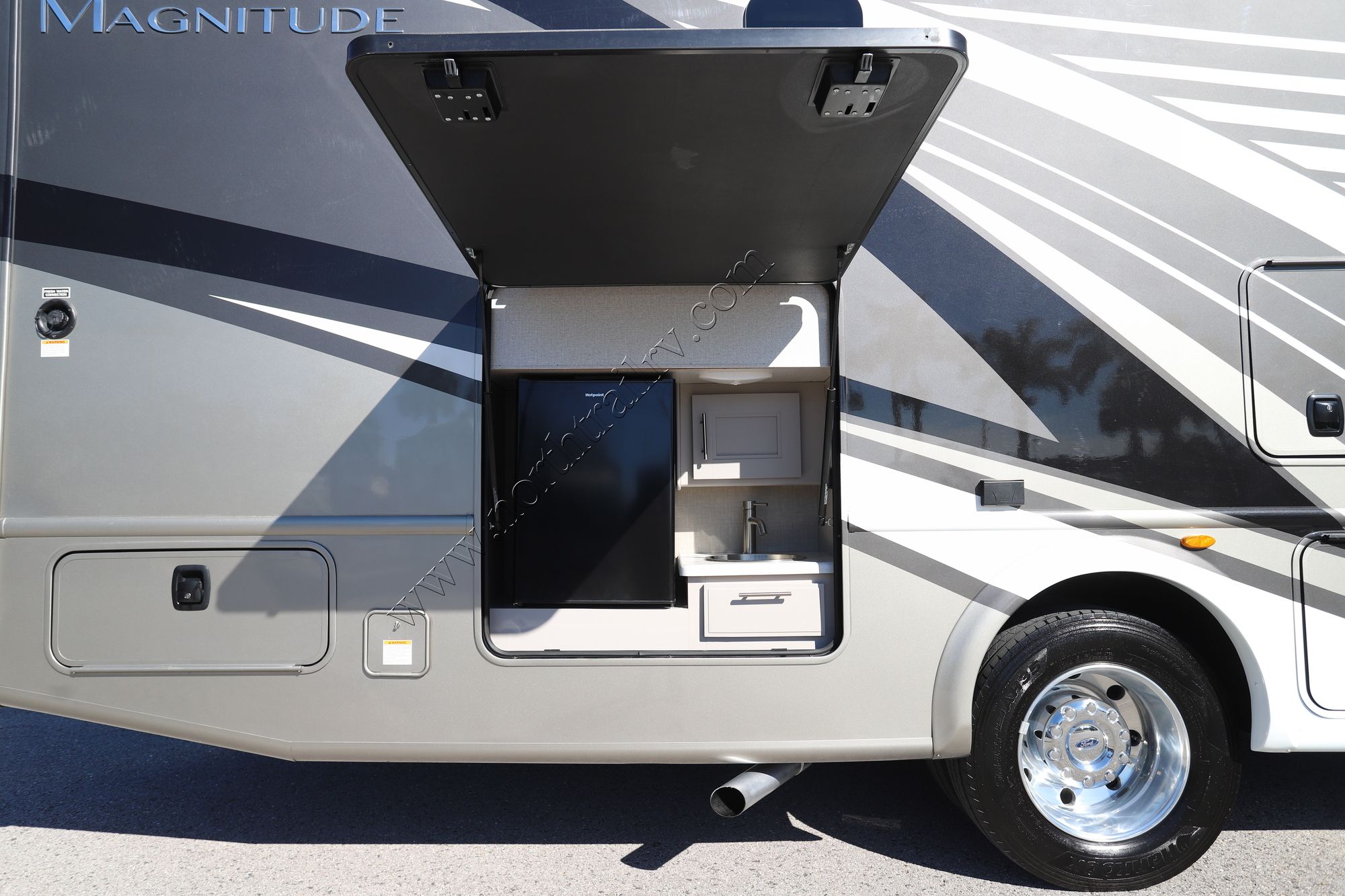 Used 2023 Thor Magnitude SV34 Super C  For Sale