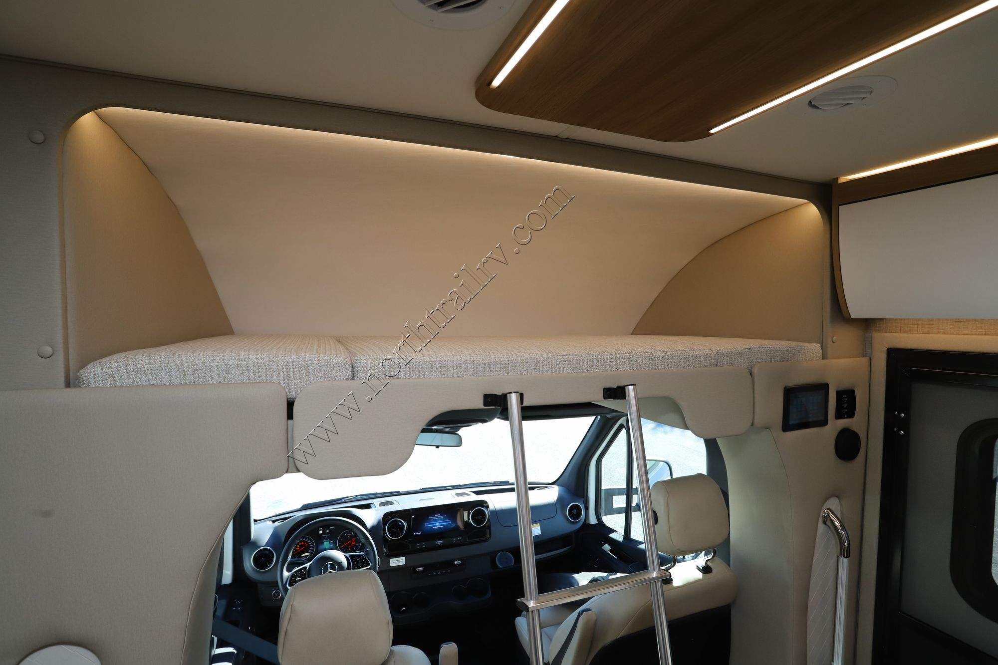 New 2026 Tiffin Motor Homes Wayfarer 25XLW Class C  For Sale