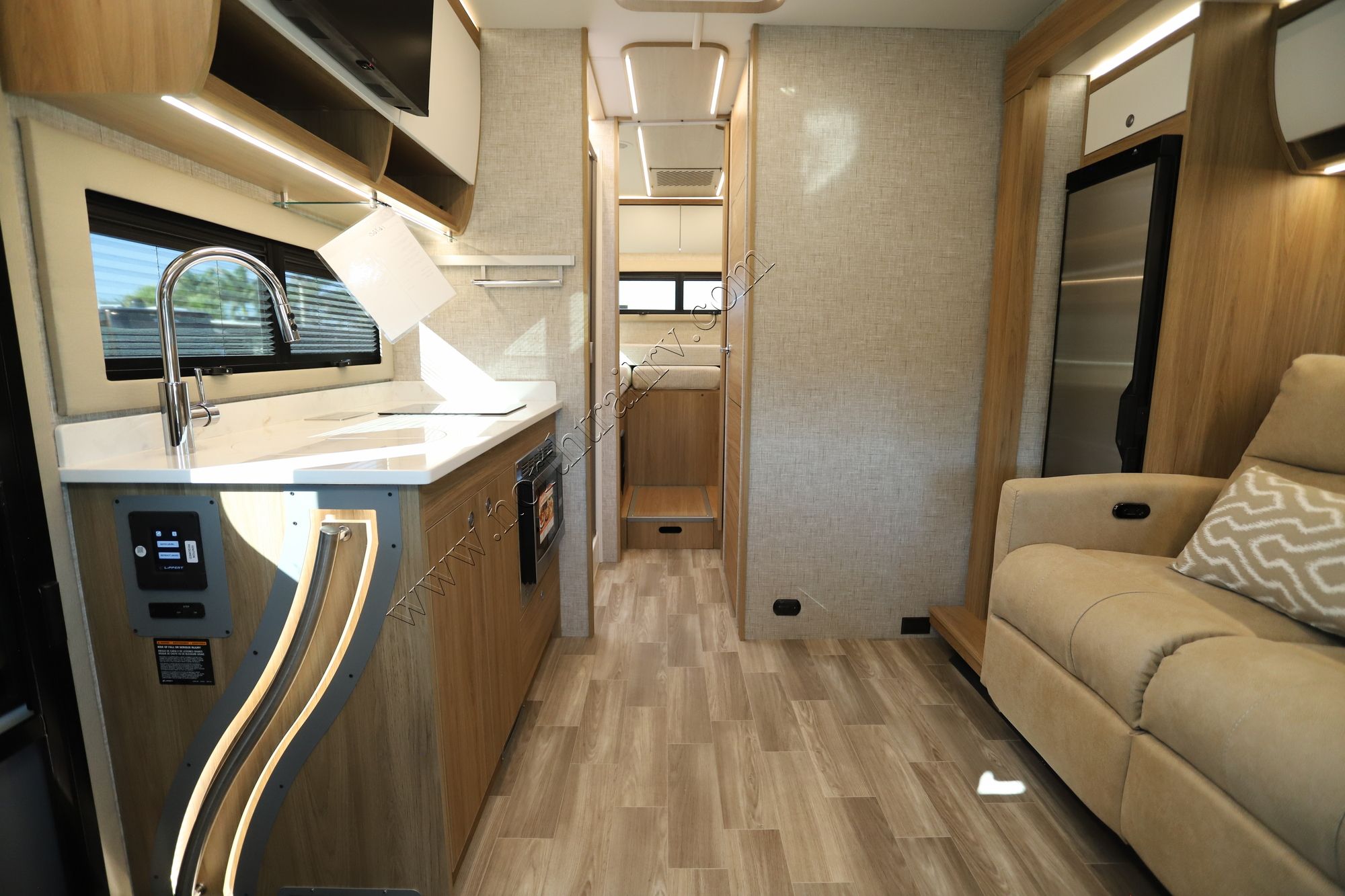 New 2026 Tiffin Motor Homes Wayfarer 25XLW Class C  For Sale