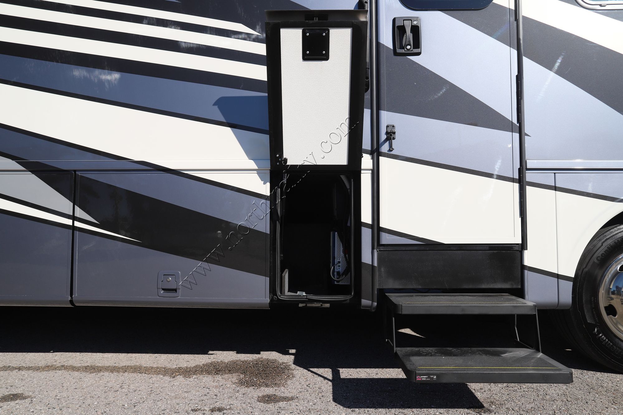 Used 2024 Newmar Bay Star Sport 2813 Class A  For Sale