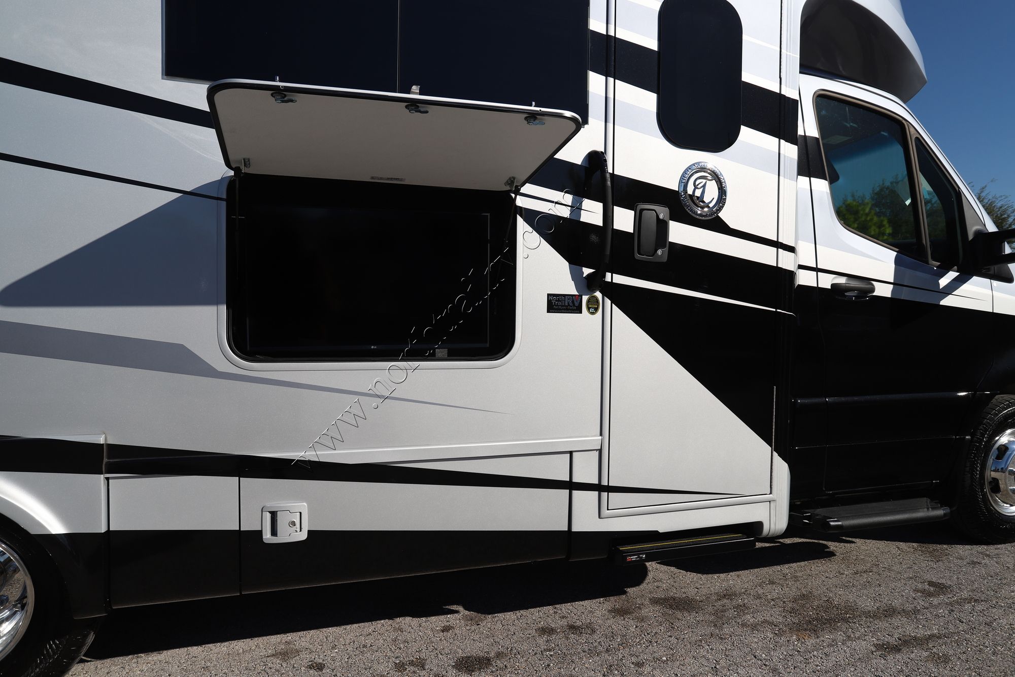 New 2026 Tiffin Motor Homes Wayfarer 25XLW Class C  For Sale