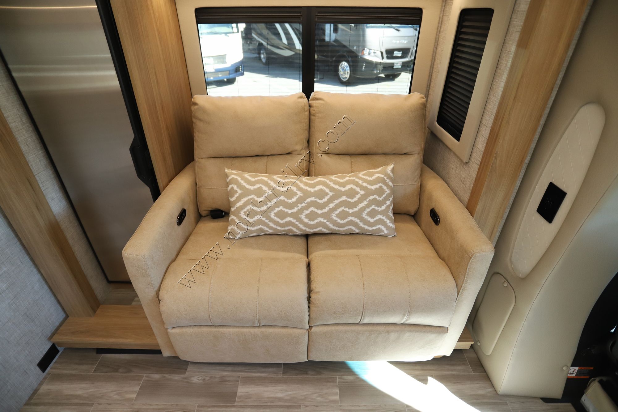 New 2026 Tiffin Motor Homes Wayfarer 25XLW Class C  For Sale