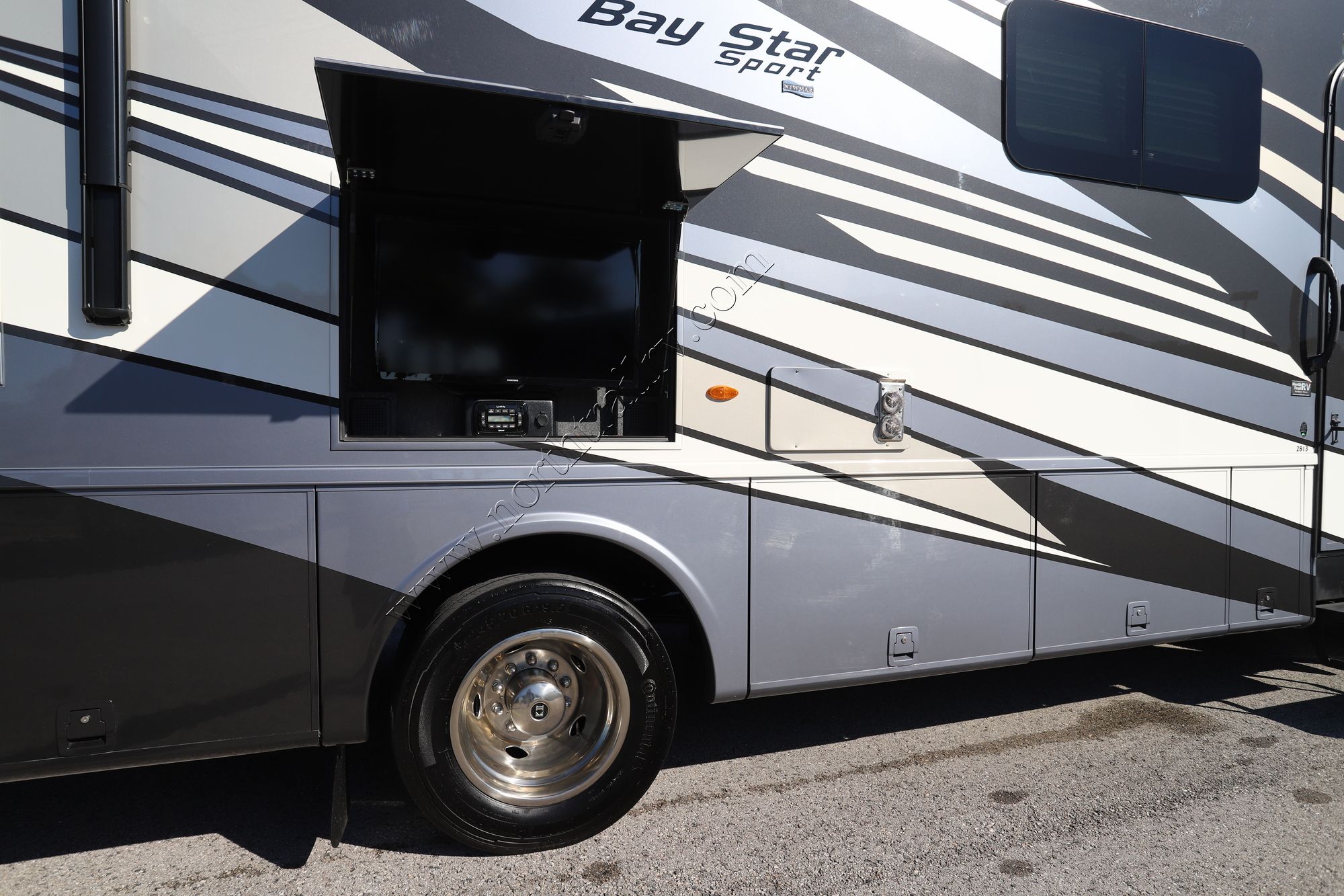 Used 2024 Newmar Bay Star Sport 2813 Class A  For Sale