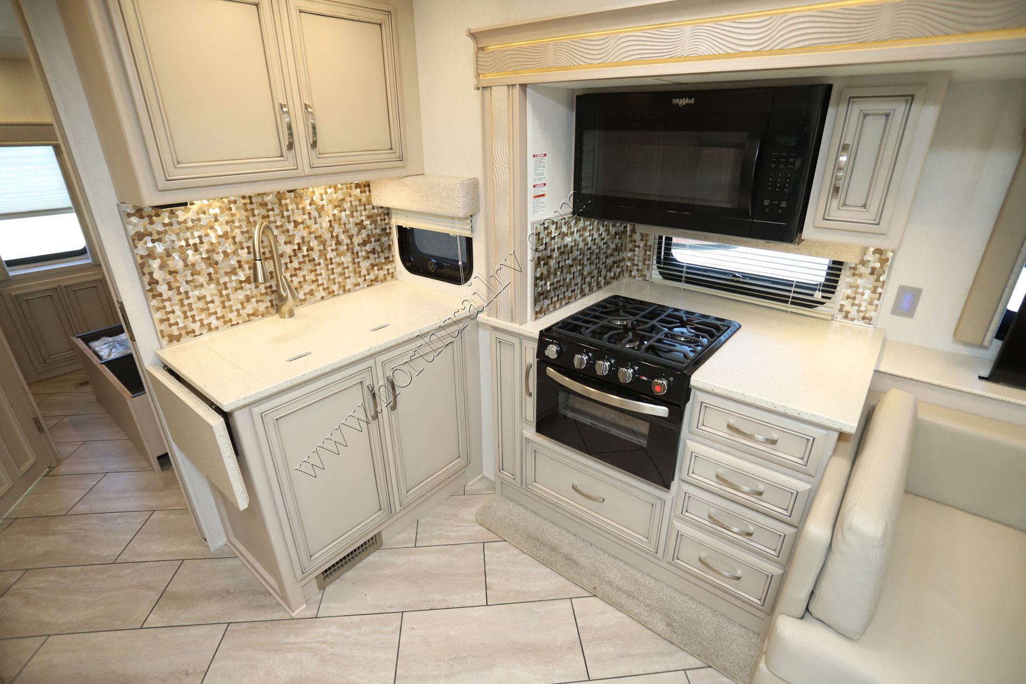 Used 2024 Newmar Bay Star Sport 2813 Class A  For Sale